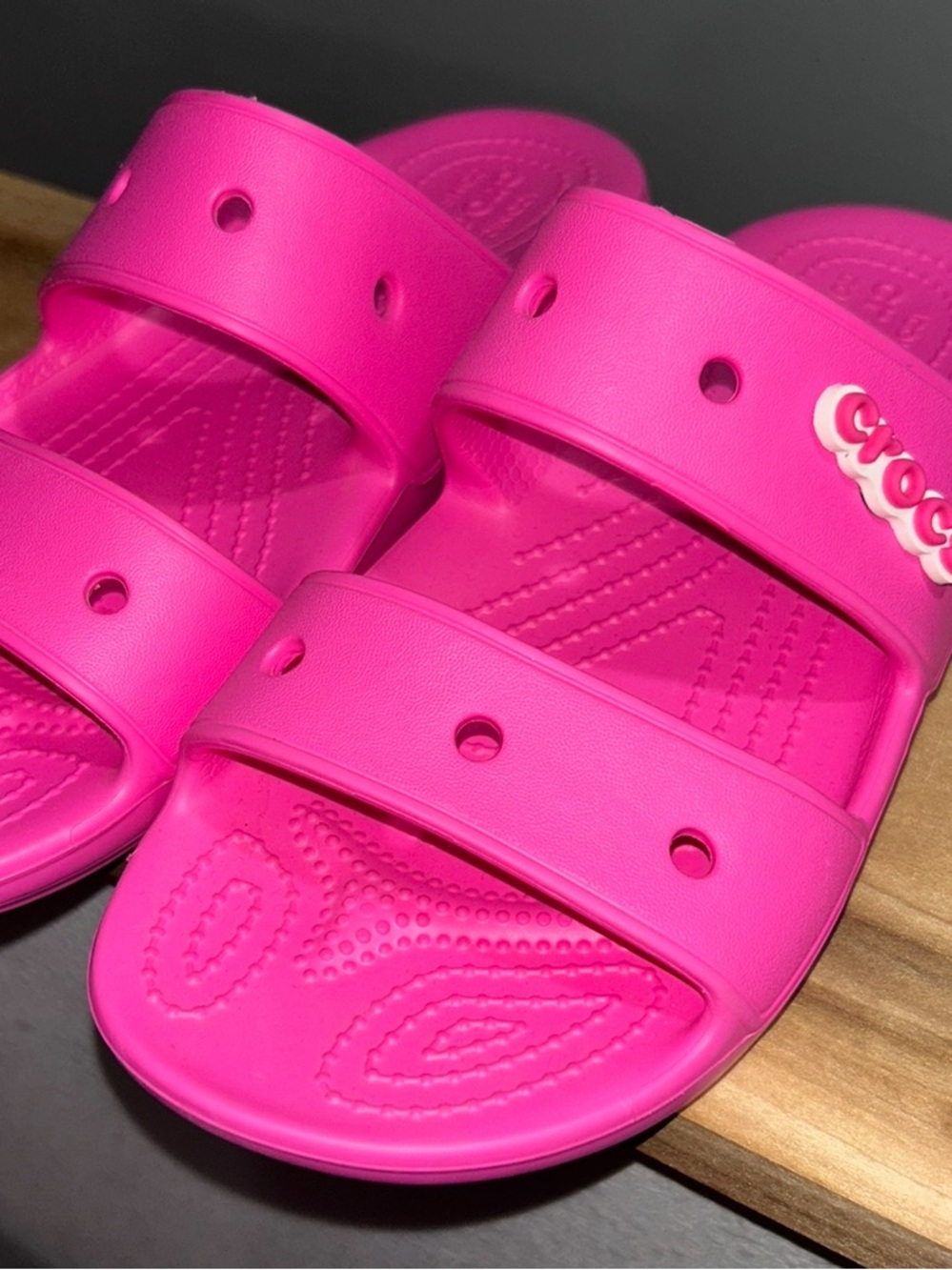 Crocs Classic Slide Sandals - Bright Pink M-6 W-8